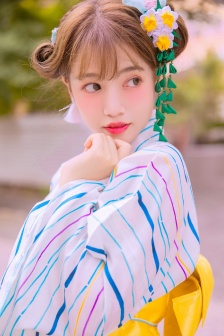《年轻女教师》hd在线